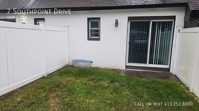 Primary Photo - 7 Southpoint Dr