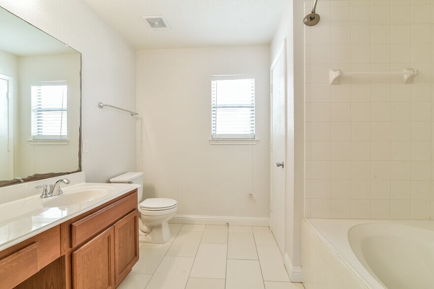 Building Photo - 18427 Westgate Pasture Ln