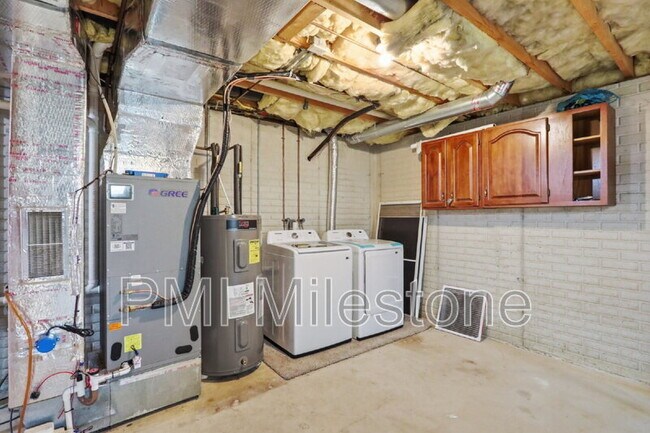Building Photo - 233 Carmack Dr