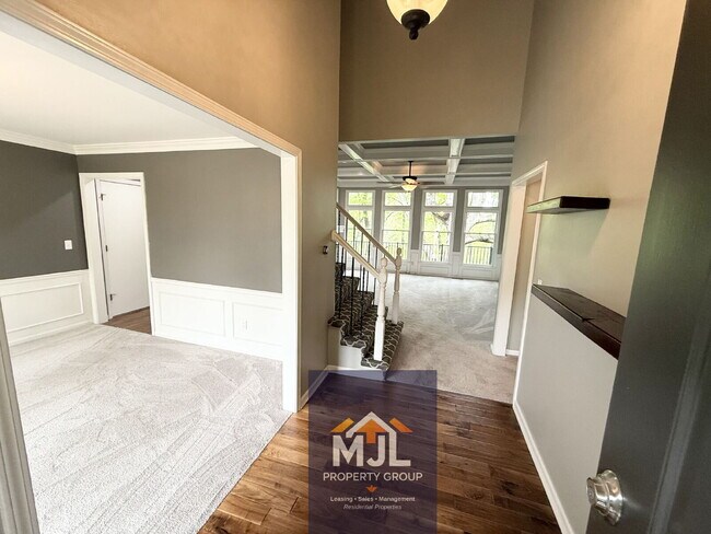Building Photo - Executive 5 BR Cul-de-Saq Home In Blue Valley Schools | Private Wooded View | Finished Walkout Ba...