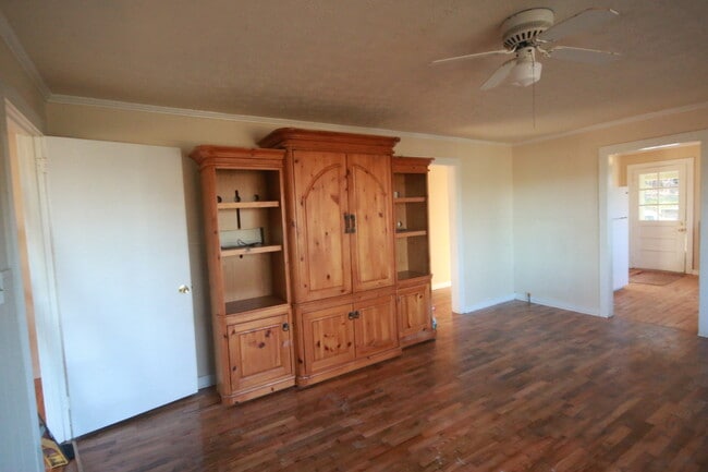 Building Photo - 3 Bedrooms, 1 Bathroom - Home in East Rome!