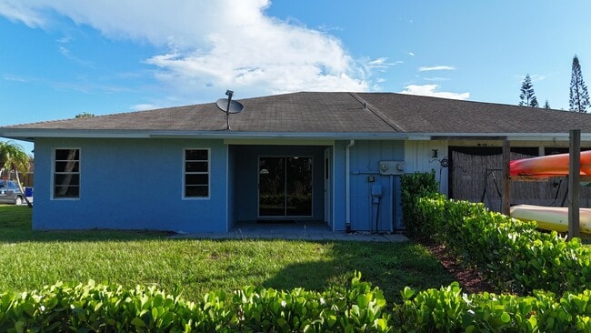 Building Photo - 4488 SE Salvatori Rd