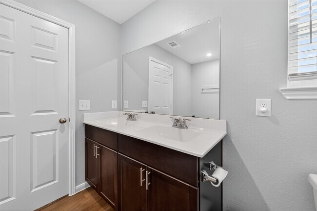Building Photo - 10831 Fall Mill Dr