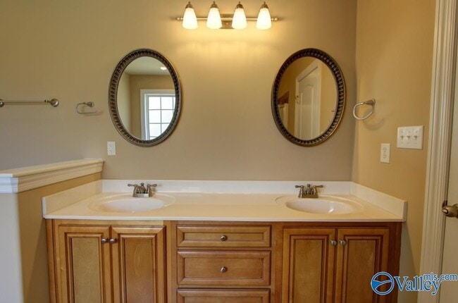 Building Photo - 13176 Arbor Ridge Dr