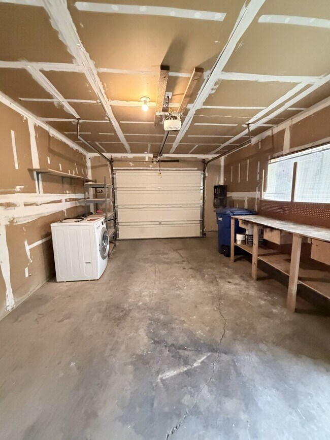 Building Photo - r1078