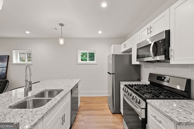 Building Photo - 636 Francis Pl NW