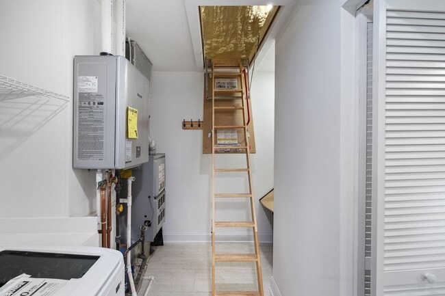 Building Photo - 503 S Benton St