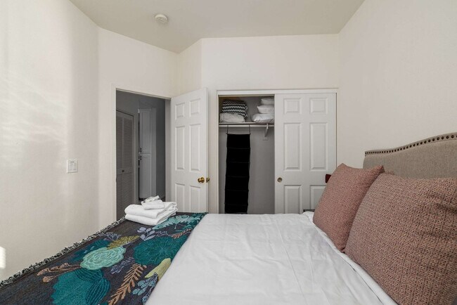 Building Photo - 2983 Paseo Almiar