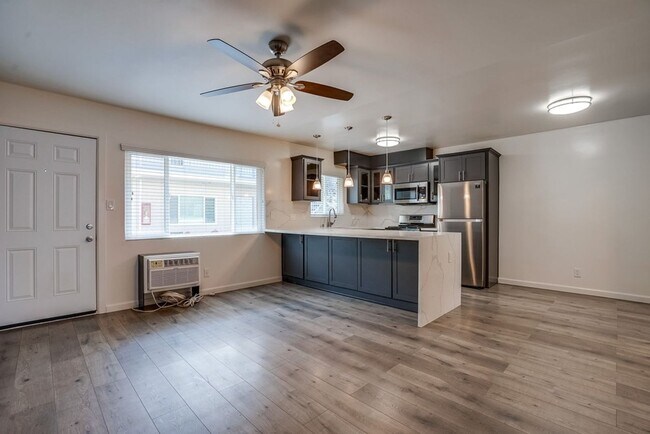 Interior Photo - 822 N. Inglewood Ave