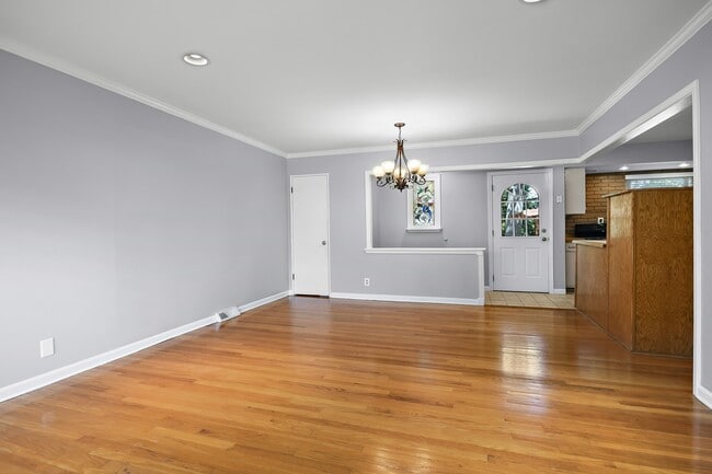 Building Photo - 721 Montego Dr