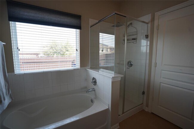 Building Photo - 3221 Pearlman Dr