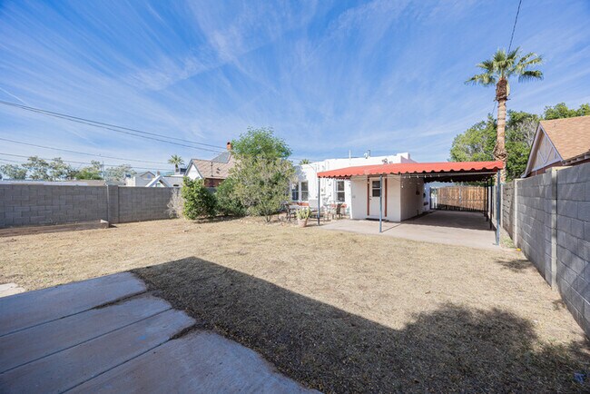 Building Photo - 1617 E Willetta St