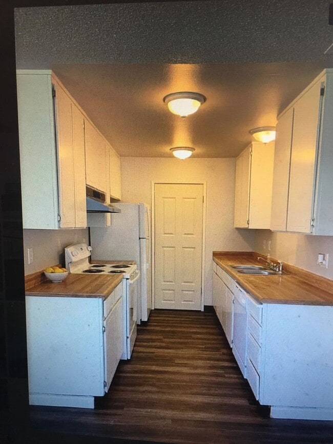 Building Photo - 2626 Burlington Pl
