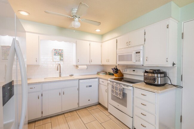 Building Photo - Central Single Family Home