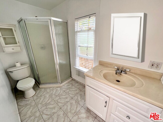 Building Photo - 420 Altair Pl