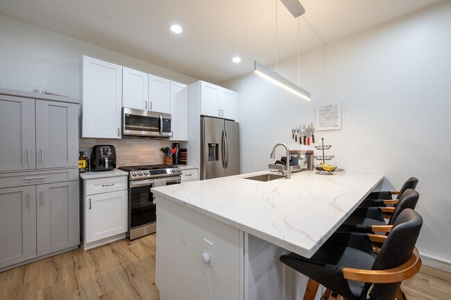 Building Photo - 72 Nelson Ave