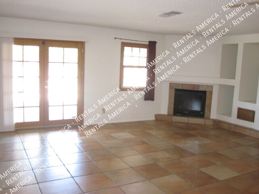 Building Photo - 1028 E Paradise Ln