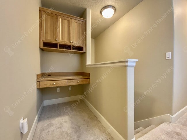 Building Photo - 3-BR Craftsman Home in NW Bend- Boyd Acres