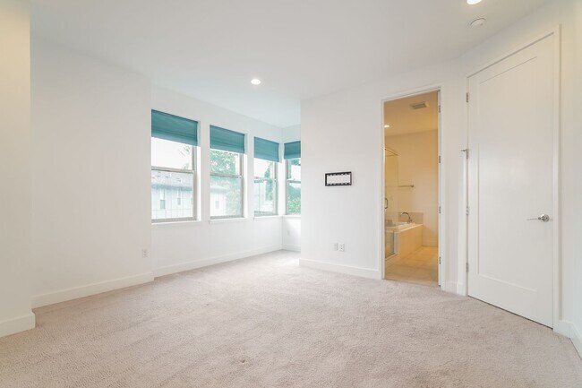 Building Photo - 13665 SE 67th Pl.