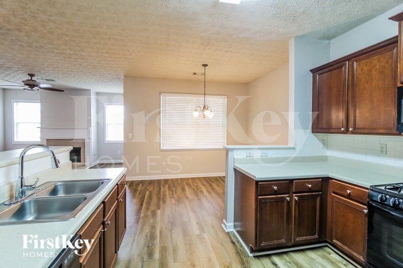 Building Photo - 779 Clairidge Elm Trail SW