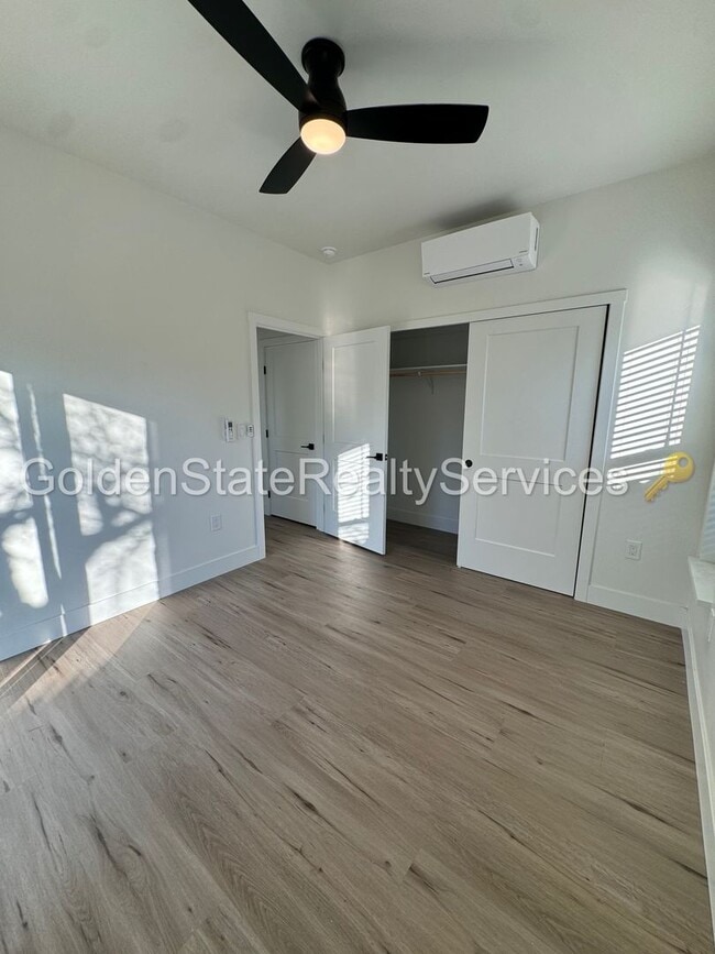 Building Photo - Pleasant St