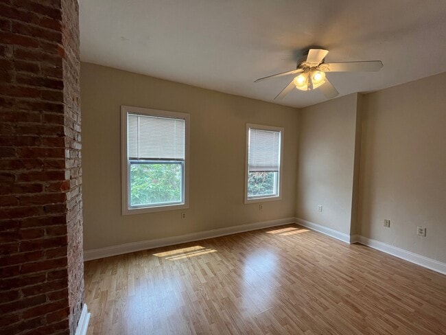 Building Photo - 350 Ophelia St