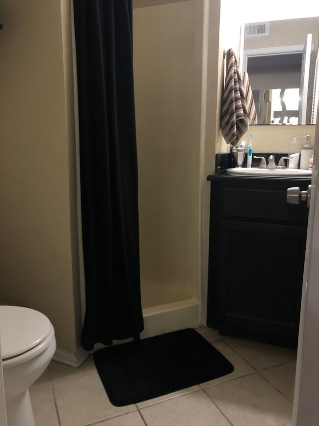 Building Photo - College Station - 1 bedroom / 1 bath Apart...