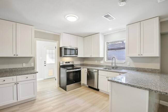 Building Photo - 6531 Coral Ridge Rd