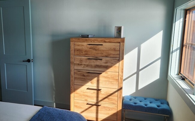 Building Photo - 44 W Shore Rd