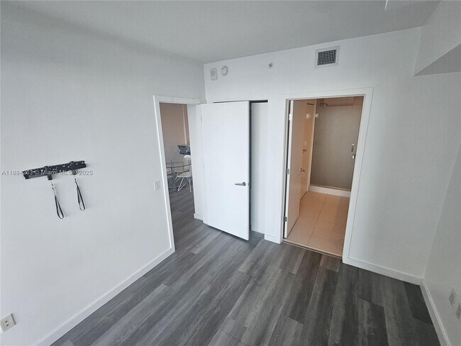 Building Photo - 501 NE 31st St