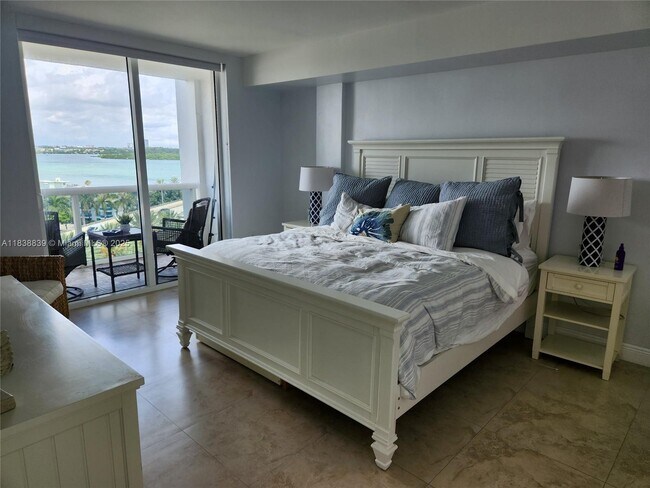 Building Photo - 10275 Collins Ave