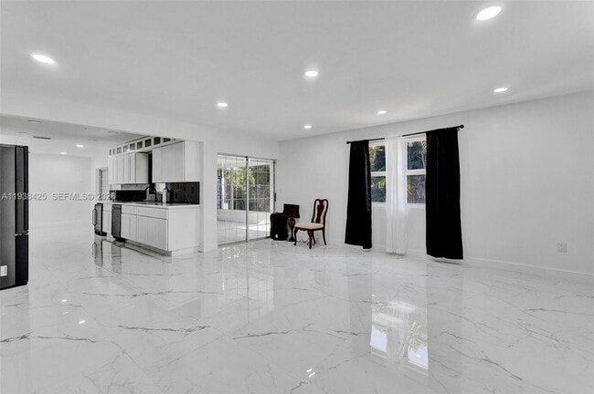 Building Photo - 860 NW 207th St