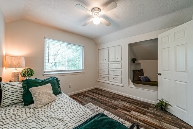 Building Photo - 718 Regency Ct