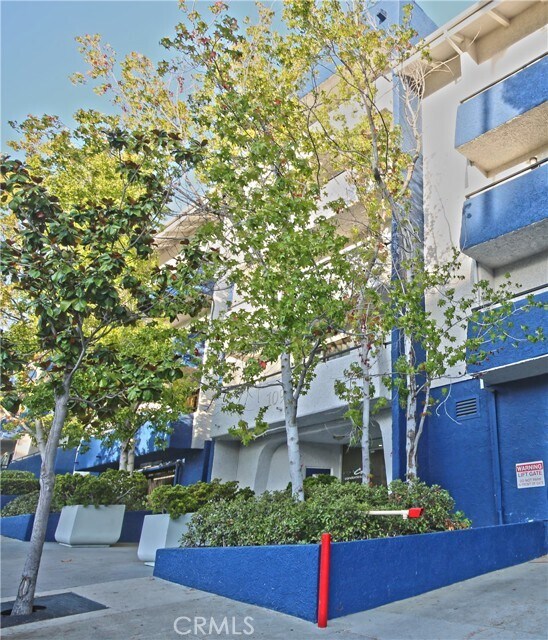 Building Photo - 10982 Roebling Ave