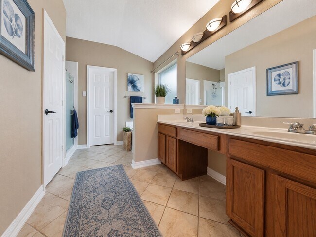 Building Photo - 2012 Roaring Springs Dr