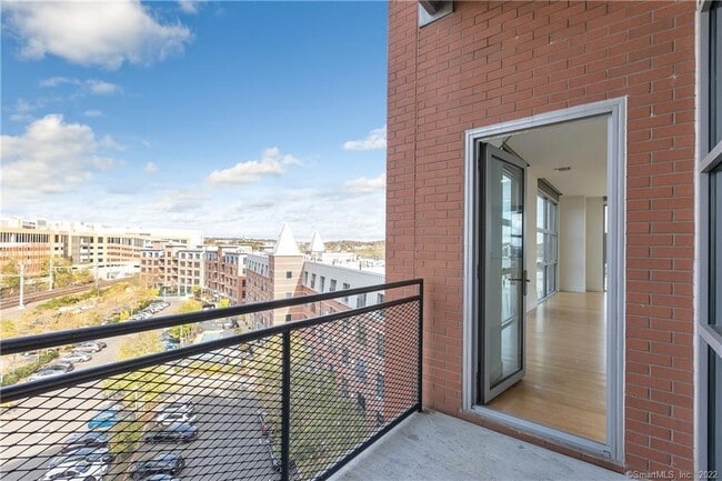 Building Photo - 33 N Water St