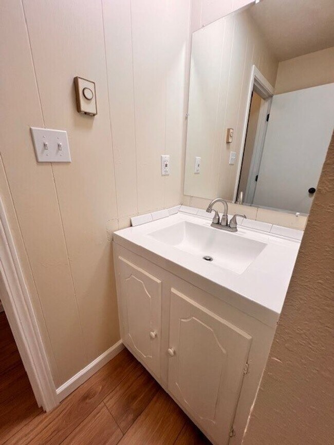 Building Photo - 2167