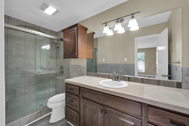 Building Photo - 801 River Rd