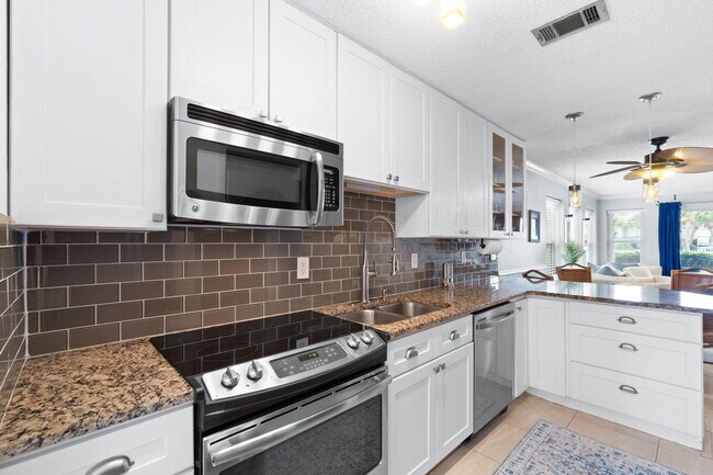 Building Photo - 300 Gulf Shore Dr