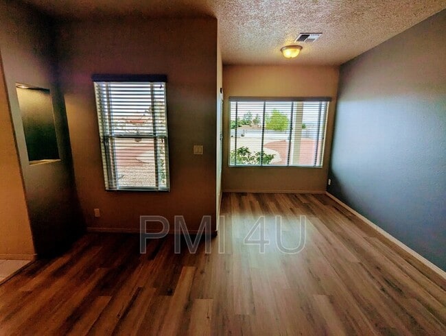 Building Photo - 2317 Garden Rd NE