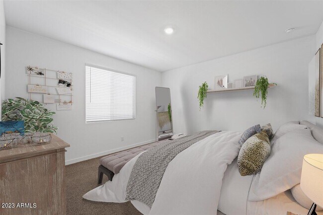 Building Photo - 17021 W Echo Ln