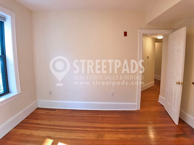 Building Photo - 881 Massachusetts Ave