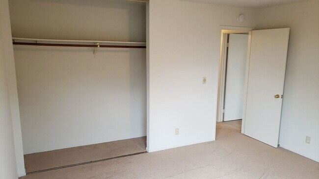 Building Photo - 5125 Panama Ave