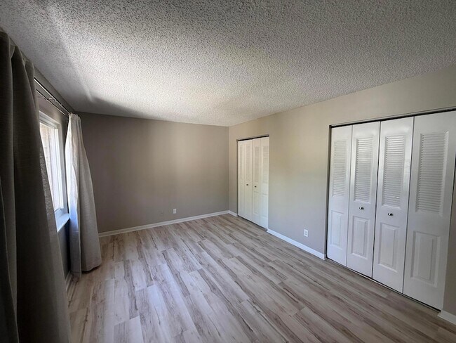 Building Photo - 717 W Ocean Ave