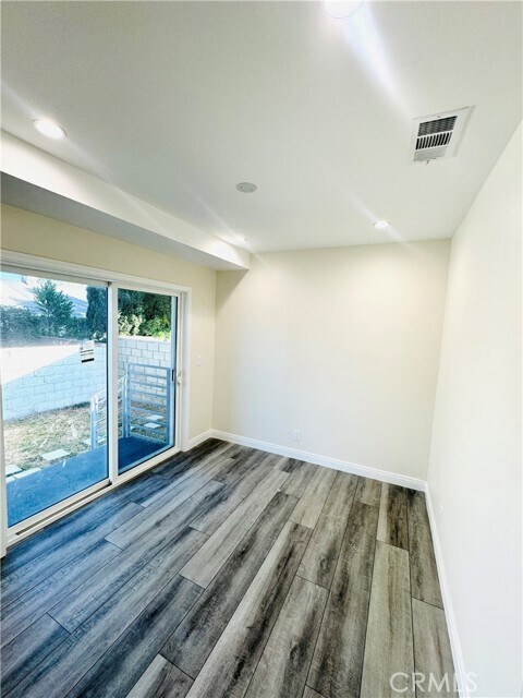 Building Photo - 9318 Encino Ave