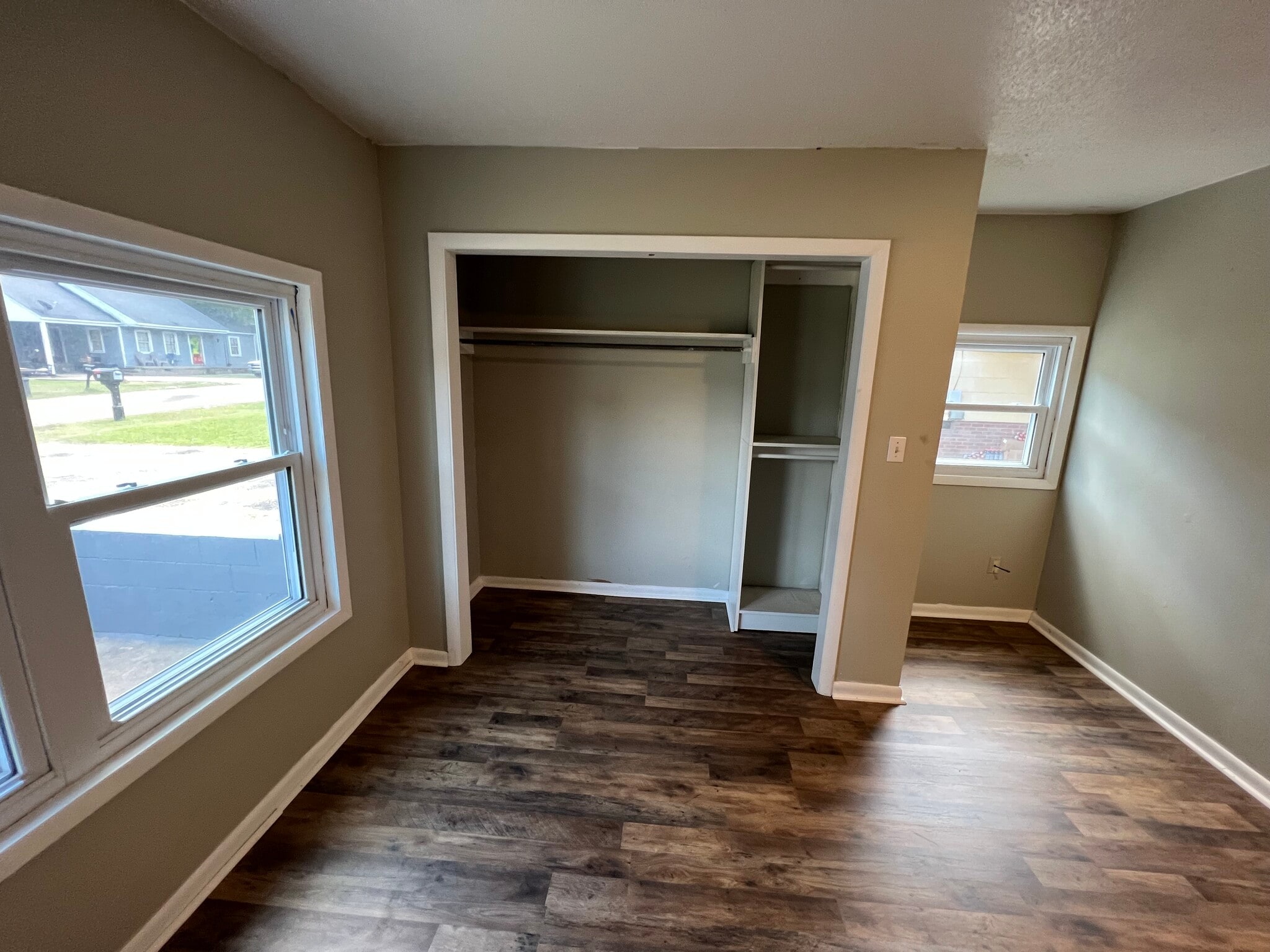 Building Photo - 519 Lakeview Ave