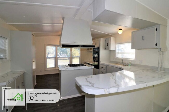 Building Photo - 3466 Shirley St