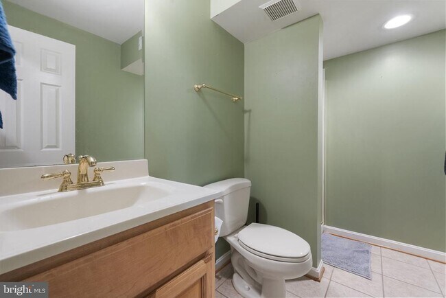 Building Photo - 608 Talmadge Ct SE