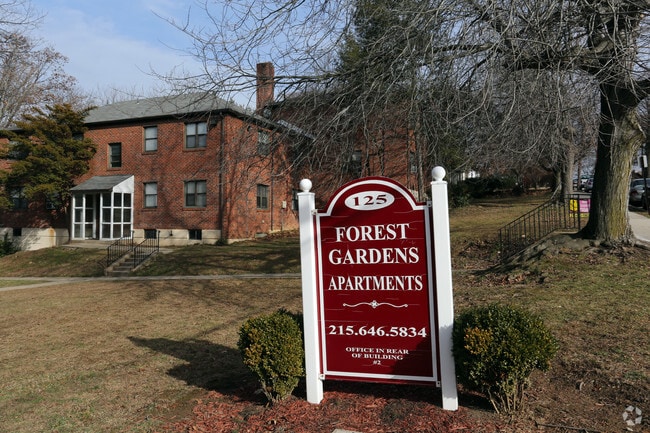 Exterior and Sign - Forest Park Apartments