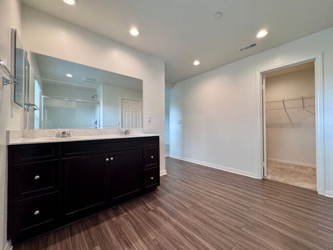 Building Photo - Newly built 4 bedroom Winchester home for ...